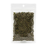 Sachet zip transparent fermé contenant des herbes séchées