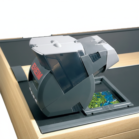 Distributeur automatique vue de détail – fixation et programmation pour nourrissage régulier des poissons