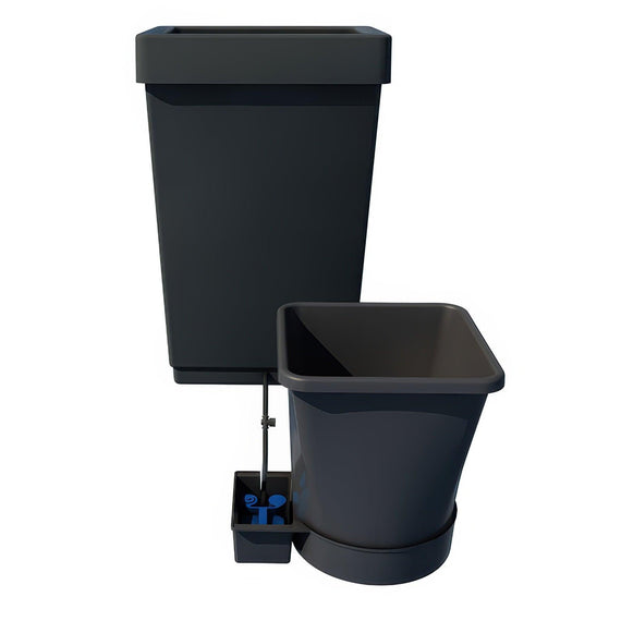 Système Autopot XL 1 pot de 25 L sur son plateau en coquille, relié à son réservoir de 47 L