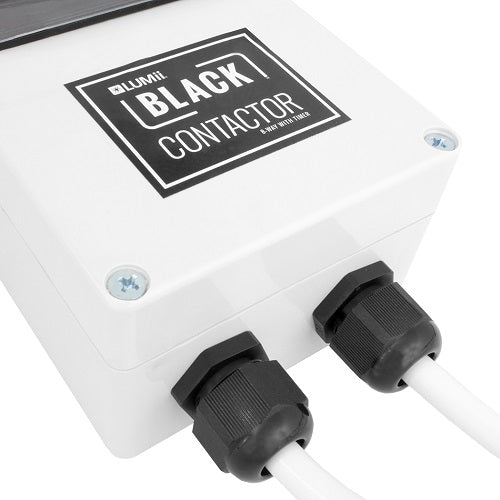 Sorties de câbles du boîtier Black Contactor vers les blocs de prises