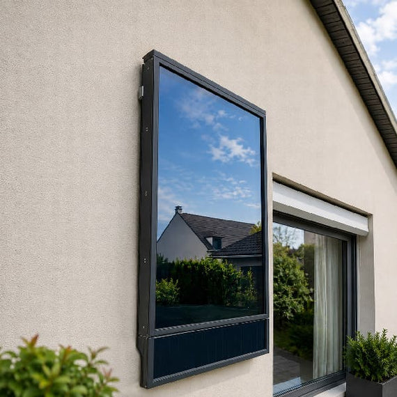 Panneau Sunaero 2.0 de 750 W posé en façade d'une maison