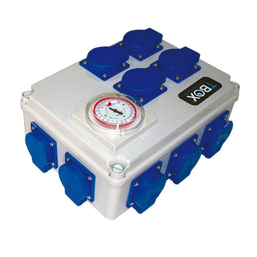Boîtier TBOX 12 de Tempo Box, quatre prises sur le dessus, prises latérales et horloge analogique