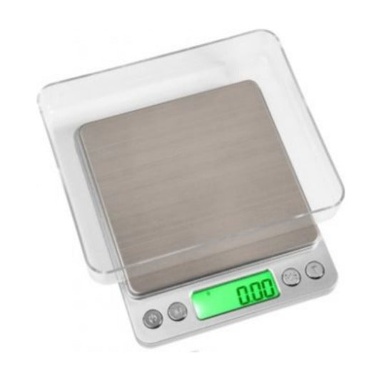 Balance Envy avec son couvercle transparent relevé au-dessus du plateau