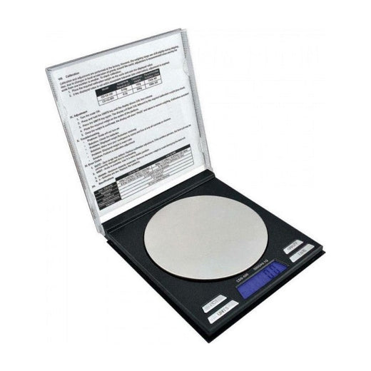 Balance de poche Square Scale CD 500 g, couvercle ouvert sur le plateau rond