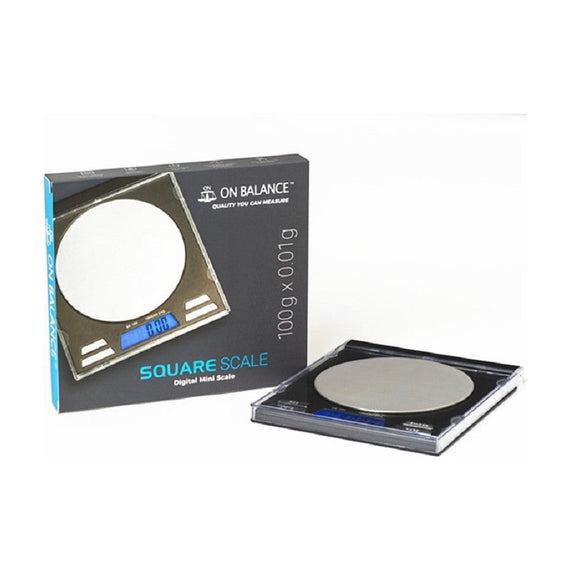 Balance Square Scale CD posée devant sa boîte