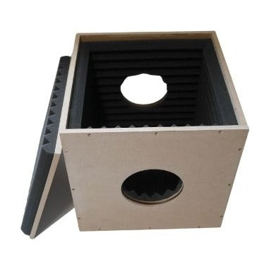 Caisson d'insonorisation Sonokube 125 mm, panneau ouvert et sortie de gaine en façade