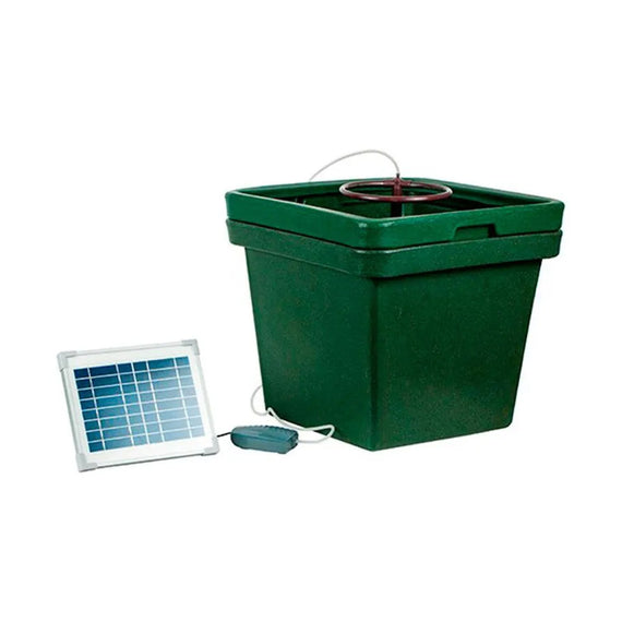 Solarpanel und Pumpe neben dem Topf platziert, autonome Version