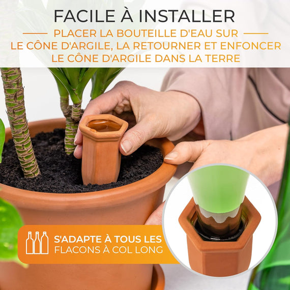 Cônes d'irrigation en terre cuite vue de profil avec embout pour bouteille recyclée