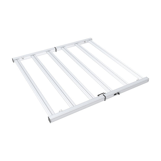 Luminaire LED Lazerlite Compact 720 W, cadre blanc et barres LED vus de trois quarts