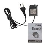 Petite pompe immergée Mi Mouse avec son câble et sa fiche, posée à côté de sa notice