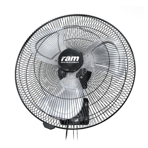 Ventilateur mural RAM de 45 cm vu de face, grille noire et hélice à trois pales métalliques