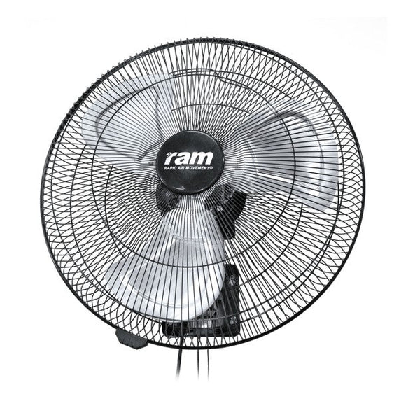 Ventilateur mural RAM de 45 cm vu de face, grille noire et hélice à trois pales métalliques