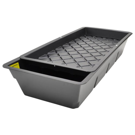 Système NFT Gro-Tank GT424, bac-réservoir noir surmonté de son plateau de culture strié, sur fond blanc