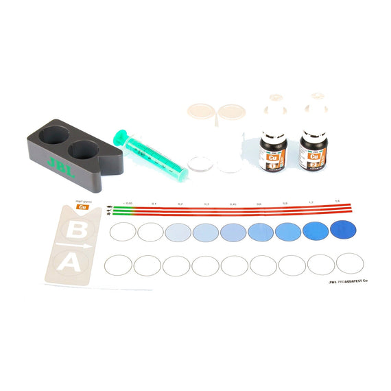 Contenu du kit cuivre : bloc comparateur gris, seringue, deux éprouvettes en verre, deux flacons de réactifs et nuancier